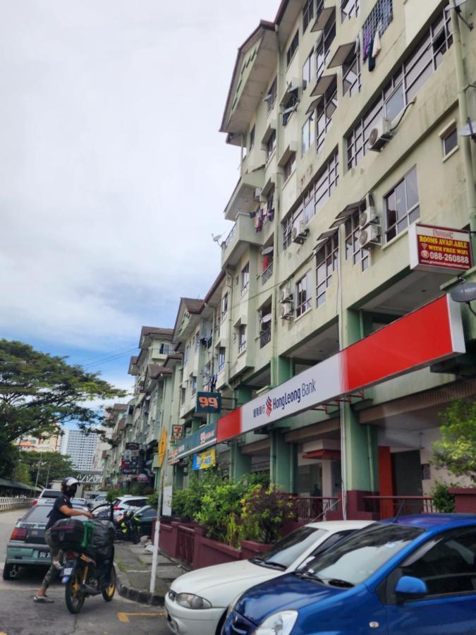 Y Homes Kota Kinabalu Buitenkant foto